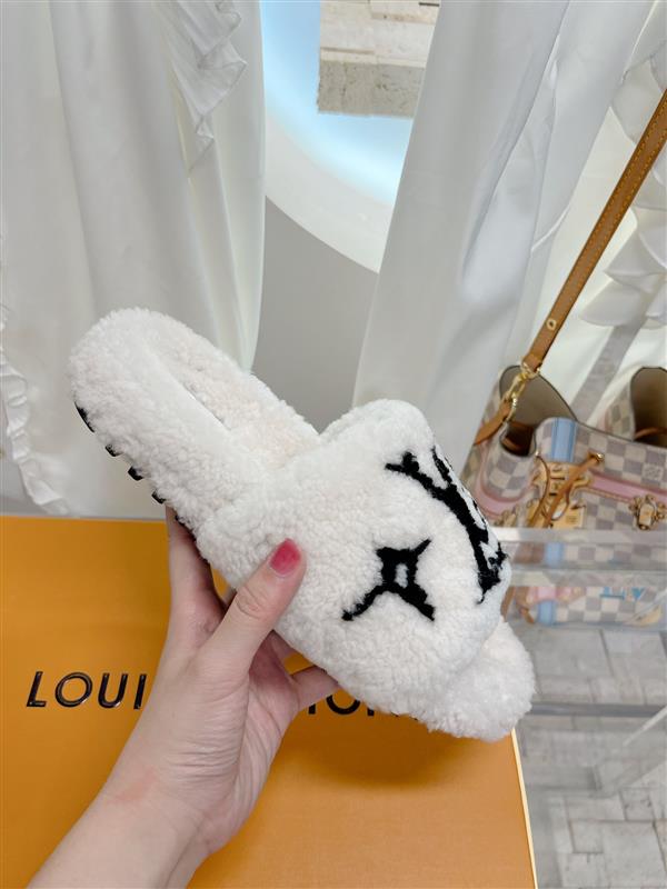 2025126103526370 230